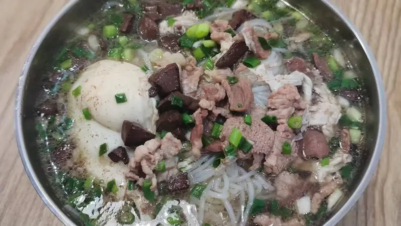 白露塘杀猪粉：藏在郴州小镇里，一碗讲究 “鲜” 的米粉