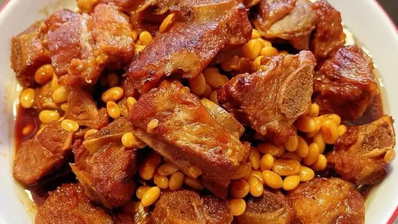 古城街巷里的夏日烟火:鲜香菌蔬汇虾仁 排骨炖黄豆的家常小食暖童心