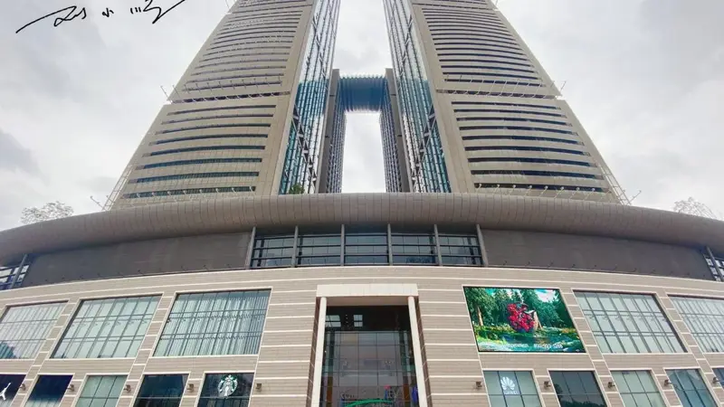 重庆“最尴尬”的网红商场,投资超过240亿,却一直争议不断?