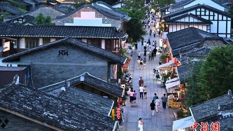 暑期“中国小吃之乡”——福建沙县古街引游人