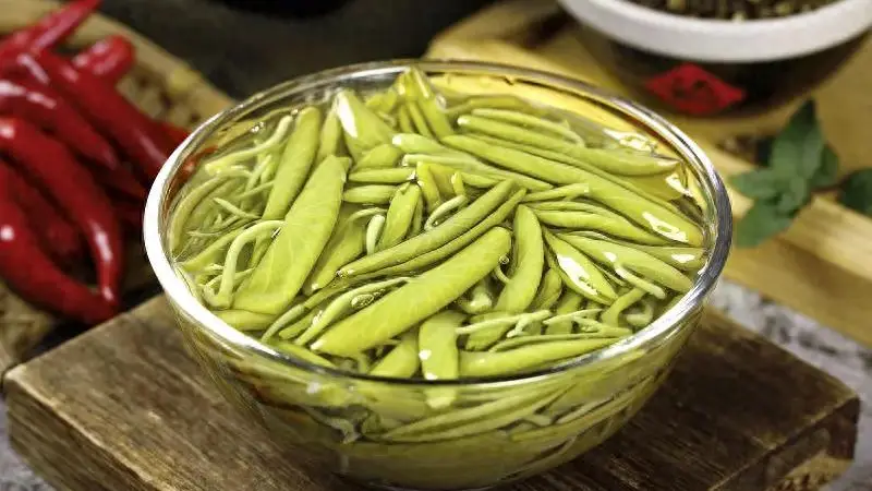 夏日食莼菜解暑热、护肠胃，但两类人群食用需谨慎