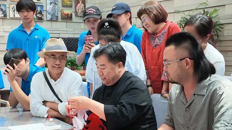 国家级非遗和林格尔剪纸全国巡展在呼和浩特举行收官展