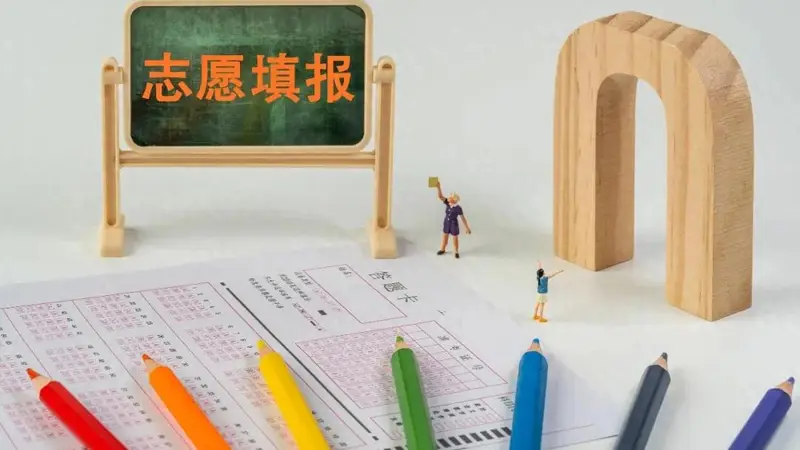 快评丨女生高考684分，花3000元咨询被录进“双非”！别把“人生选择题”交给“生意人”