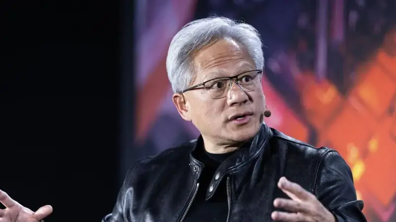 黄仁勋站在 AI 产业的十字路口呐喊：力挺开源