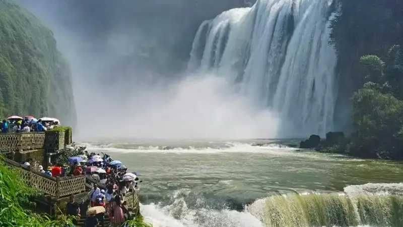 今夏新风景：外国人为何扎堆来华避暑？