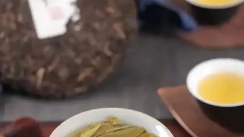 存了15年普洱，终于搞懂新茶寒性的真相这段时间普洱新茶刚上市，后台的提问都快堆爆了。