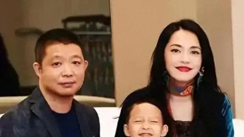 古城文艺氛围里见清醒底气 姚晨离婚四年半后从容走稳属于自己的路