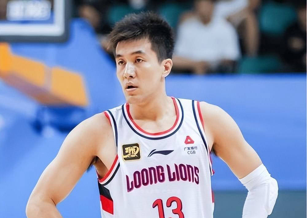 小十岁！CBA明星郭艾伦新恋情曝光，女友23岁兼篮球网红
