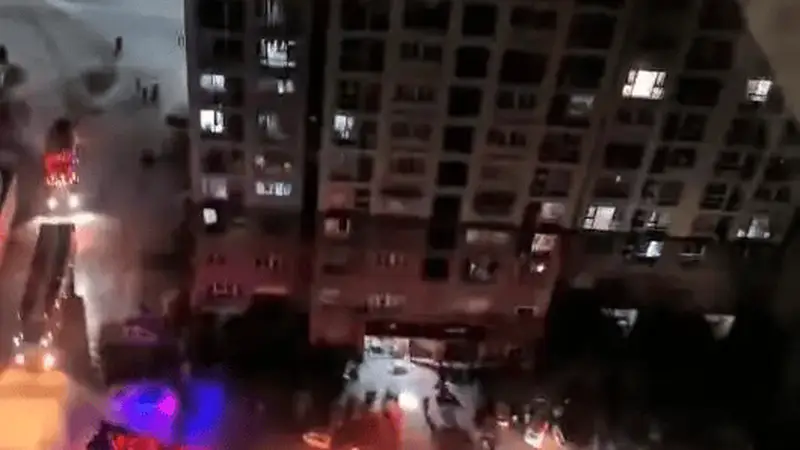 安徽一小区起火致双胞胎孩童遇难，家属反映消防栓无水，当地已成立调查组