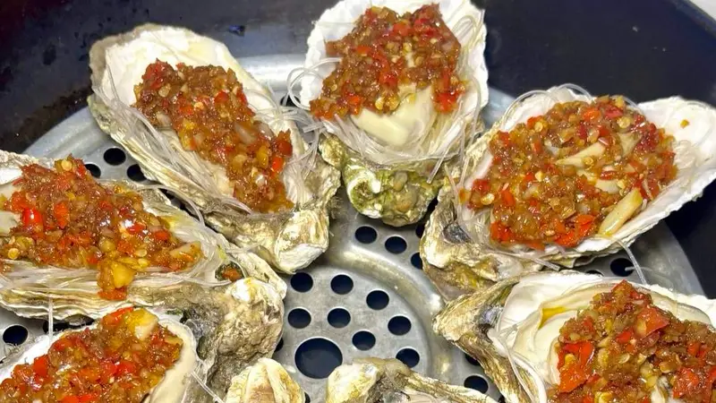 这蒜蓉生蚝一上桌,全家都以为是路边摊买的
