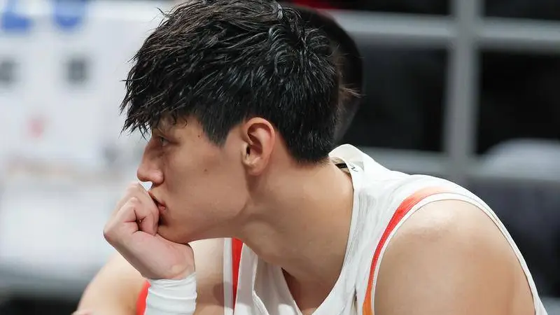 暂时离队！中国男篮：曾凡博海外疗伤 王浩然处理个人事务