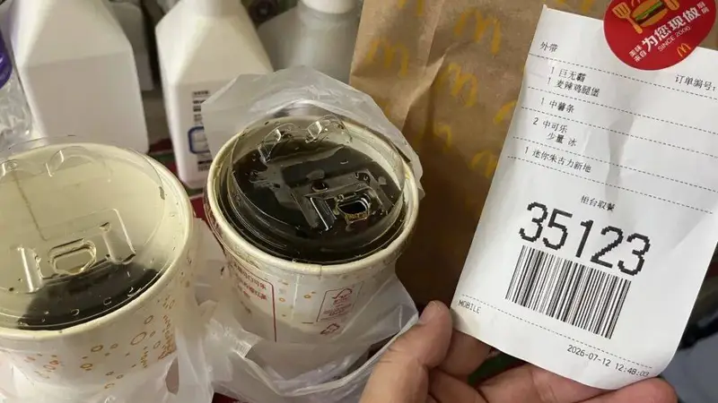 麦当劳员工被曝向顾客可乐吐口水,市监局与警方介入调查