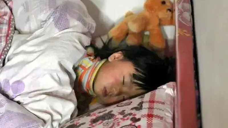 晚上十点后入睡孩子危害:影响大脑发育、削弱免疫力、影响精神状态