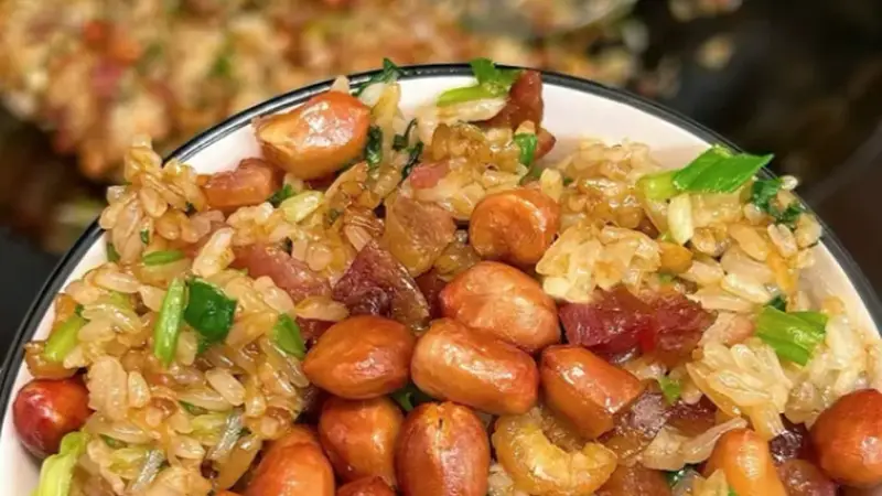 炒香再焖制！软糯锅巴解锁地道南方腊味糯米饭