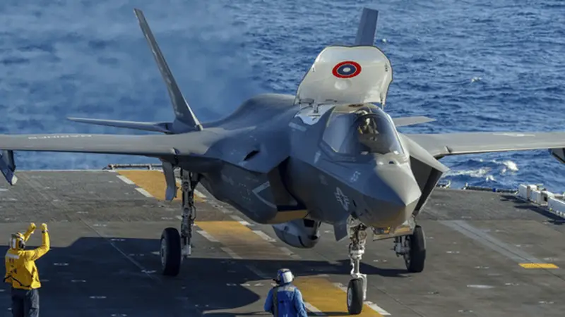 古城叙事视角下F-35B摔机引思 反观军工探索需稳扎