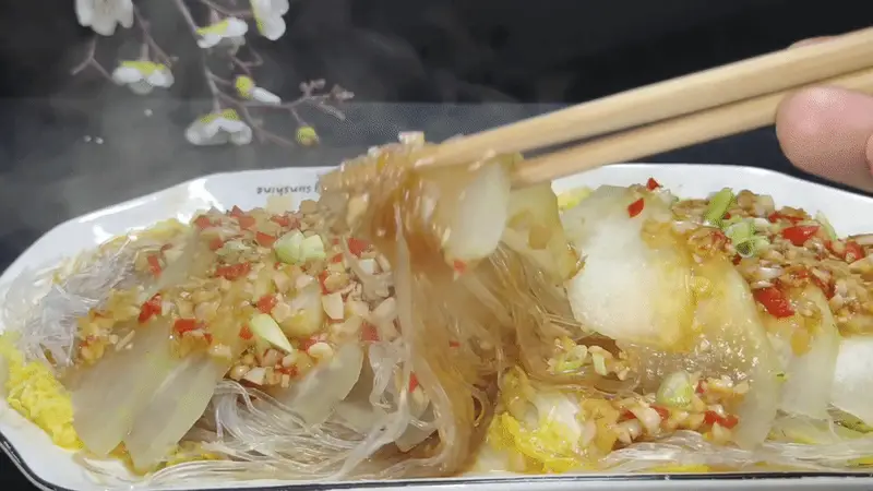 不想炒菜时，就用这3样蒸一锅！蒜香味钓足好胃口、没有肉照样好下饭，我家隔三岔五就要做一次