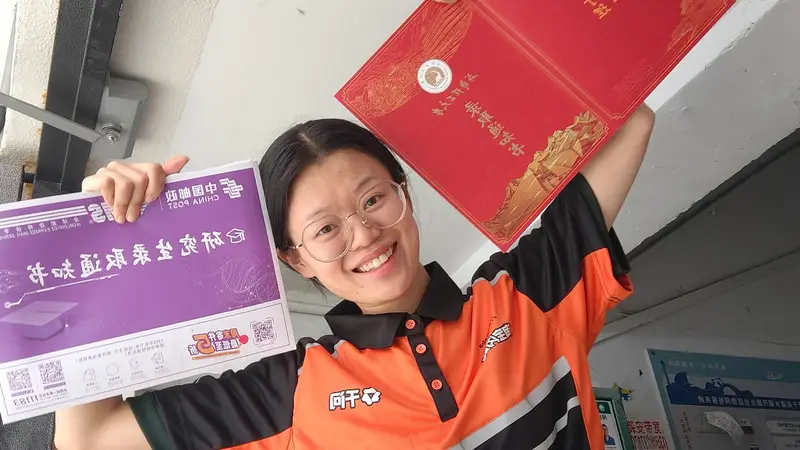 四川女生边送外卖边考上研究生：每天早上6点多送外卖，学习到晚上11点，没想过放弃