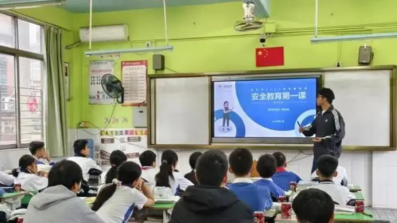 AI升温，补课降温：这个暑假，家长们在为确定性买单