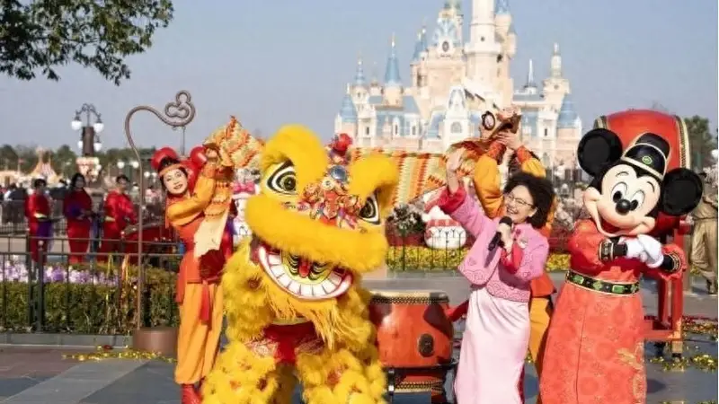 中产家庭迪士尼一日花光1.5万,“快乐天堂”为何刺痛普通家庭