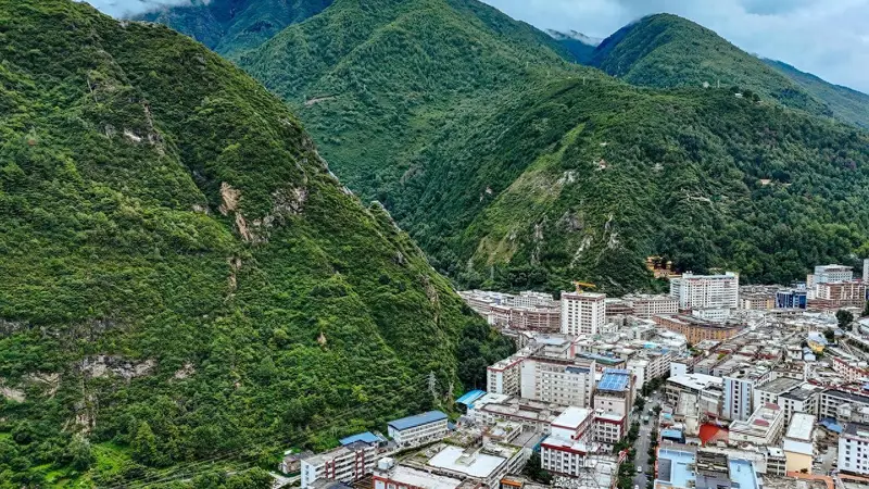 康定漫游:跑马山情歌回响,木格措雪山海子间的康巴秘境
