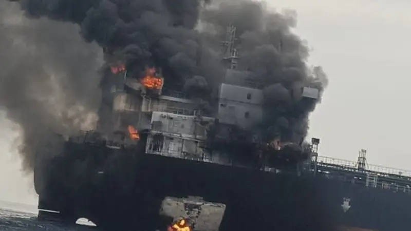 视频丨伊朗称两艘油轮在试图穿越霍尔木兹海峡时爆炸 画面公布