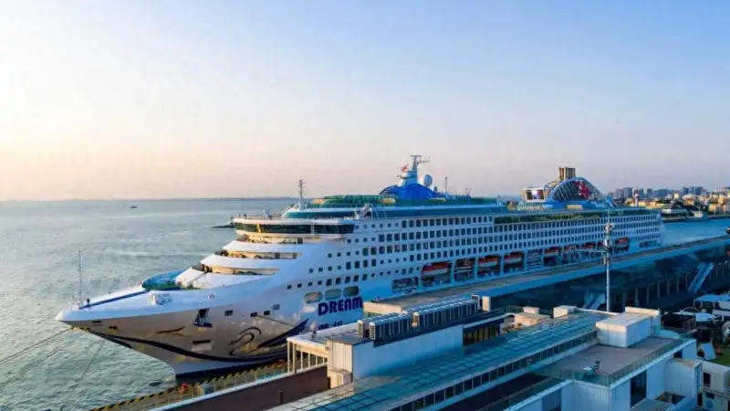 青岛海事护航2026邮轮啤酒节启航 邮轮变身“海上不夜城”