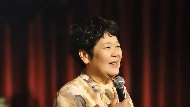 性别和情绪，房主任的两种舞台语法为什么在现实中失灵了？