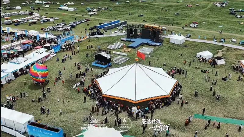小城解锁避暑旅居新体验：火把节、赛马会等民俗游带火暑期档