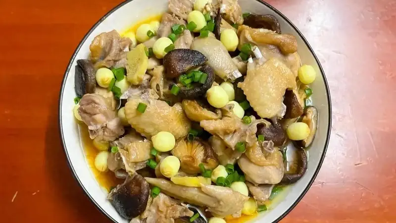 古城立秋时节 莲子配鸡肉蒸出满室烟火香