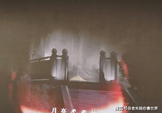 泸州老窖景区，亲眼见识沿用数百年的1573国宝窖池，观看传统非遗酿酒工序。