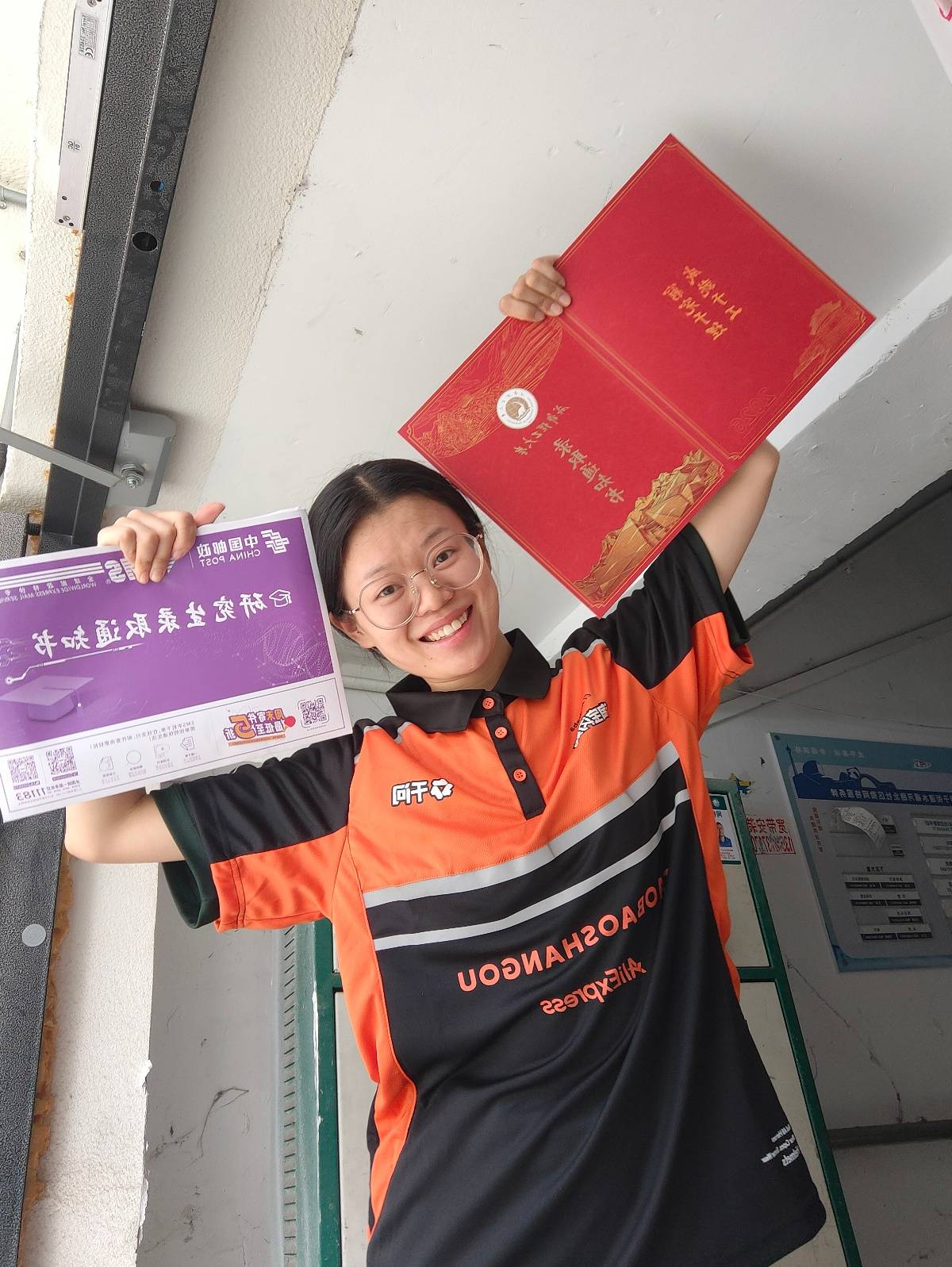 四川女生边送外卖边考上研究生：每天早上6点多送外卖，学习到晚上11点，没想过放弃