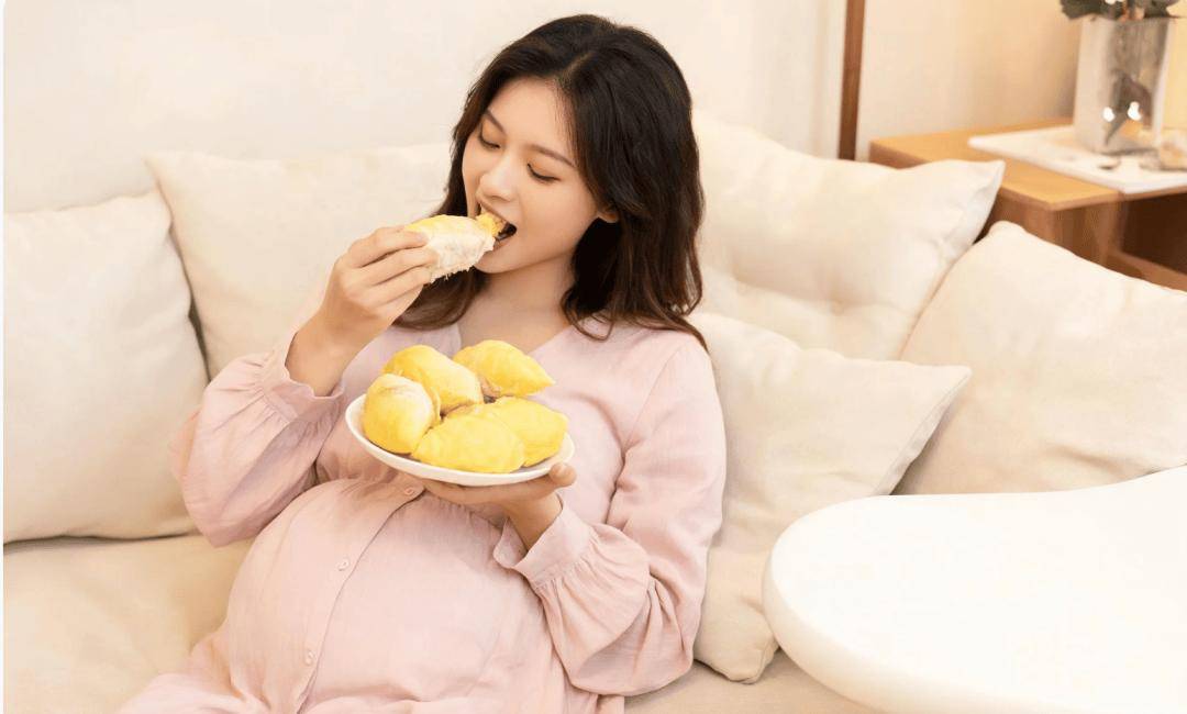 广西孕妇狂吃榴莲，产房生下儿子时，在场所有医生惊呆了，妈妈也愣了……