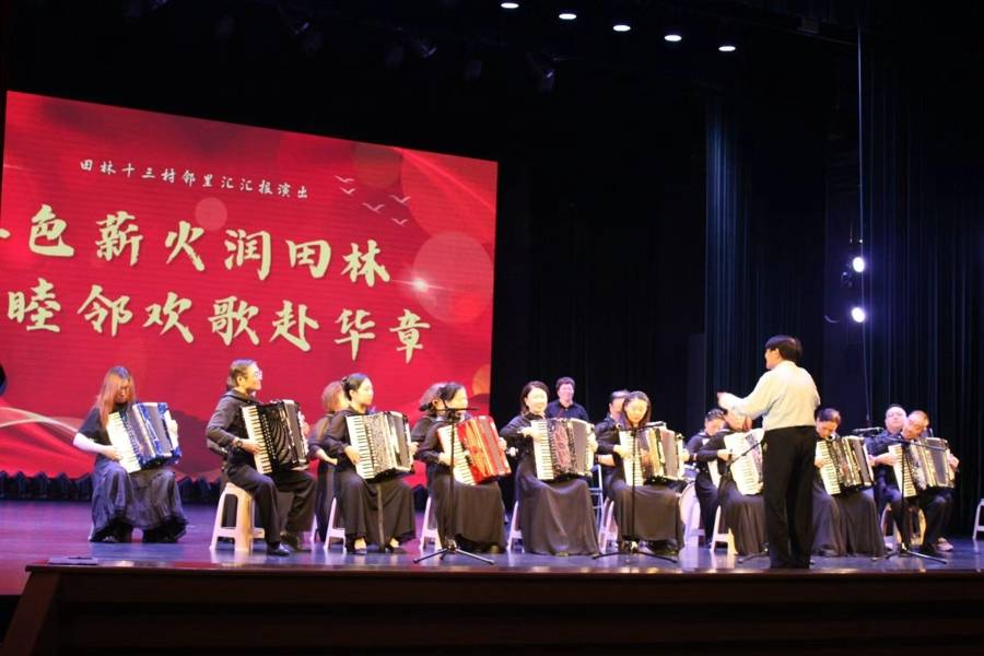 红色初心滚烫不息，社区“民”星家门口“C位”端上文化盛宴