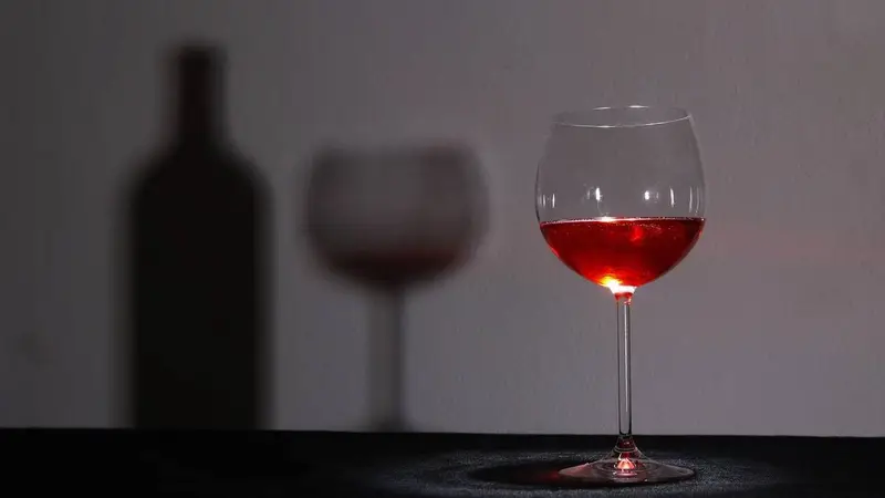 别再说女生只适合甜酒了：葡萄酒里最常见的口味偏见