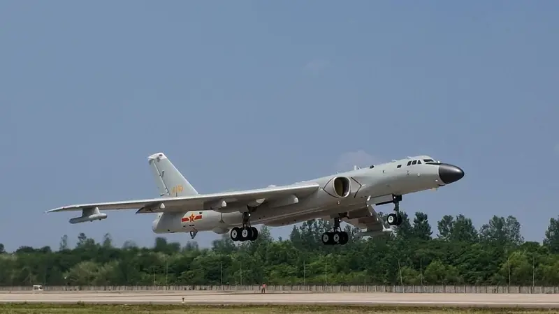 轰-6K直奔对马岛，日本战机紧急起飞拦截，战略碾压已经形成！