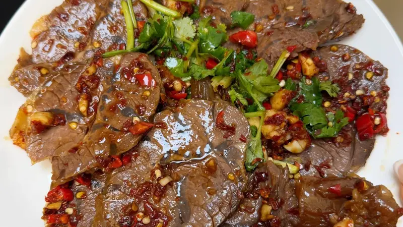 解锁牛肉新吃法—凉拌牛肉,秘方全在这碗红油里,冷藏一夜更入味!