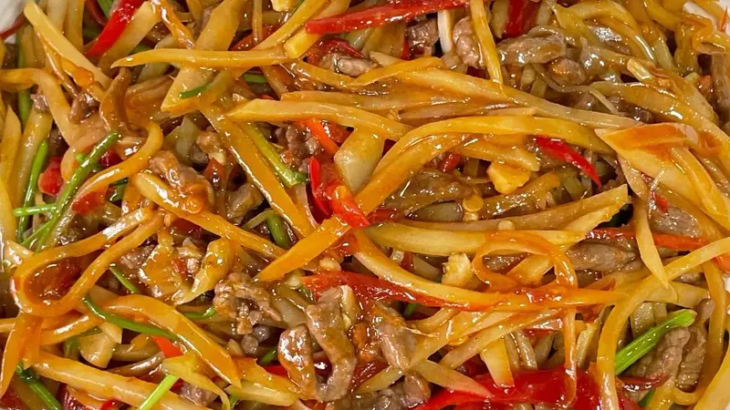 酸辣开胃！泡椒牛肉土豆丝，好吃到舔盘