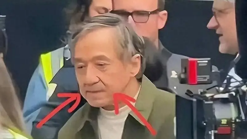 光影里的老城与旧时光 72岁成龙送别故友 守着一代人未熄的记忆暖灯