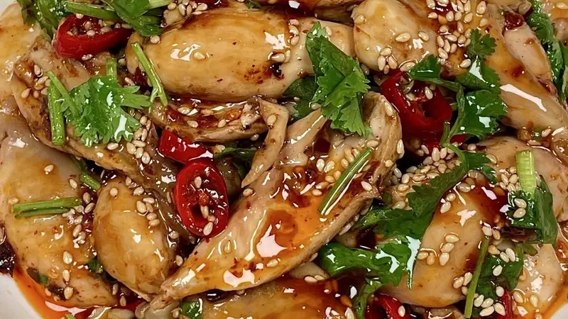 凉拌手撕鸡腿：酸辣爆汁的夏日米饭杀手