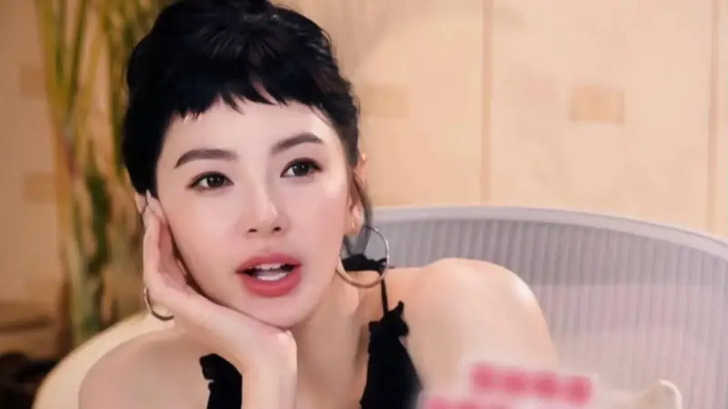 张雨绮近期造型风格大变 走娇俏少女风打扮靓丽
