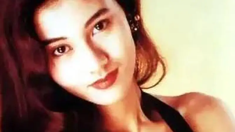 “最美港姐”李嘉欣颜值巅峰超靓写真！曼妙身材性感撩人