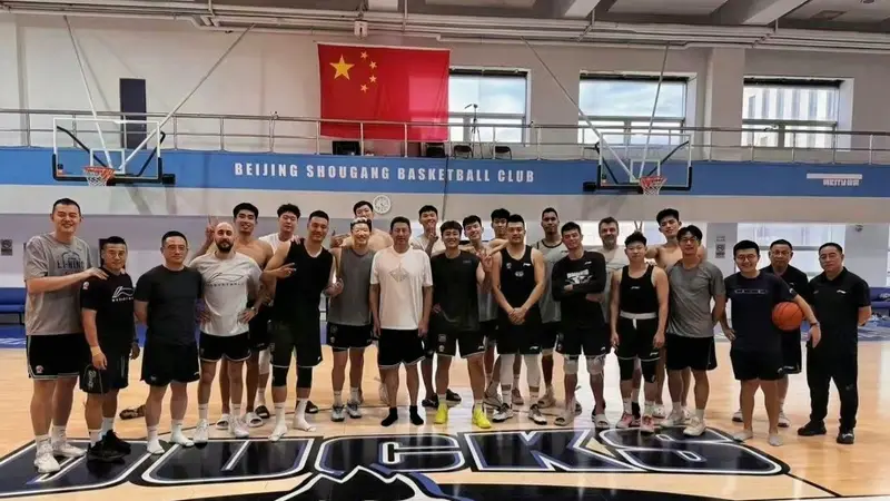 古城北京引球坛热议,首钢续约陈盈骏仍在推敲,赵睿外租传闻令京媒费解