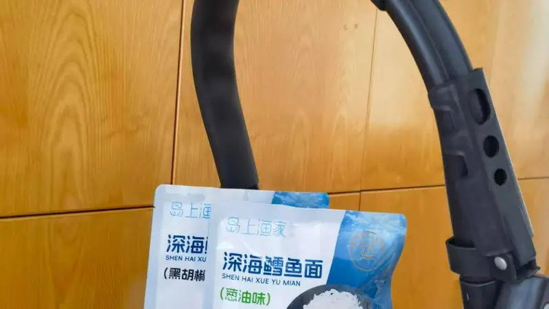 骨汤浓汤鳕鱼面，提前熬好猪骨汤用来煮面