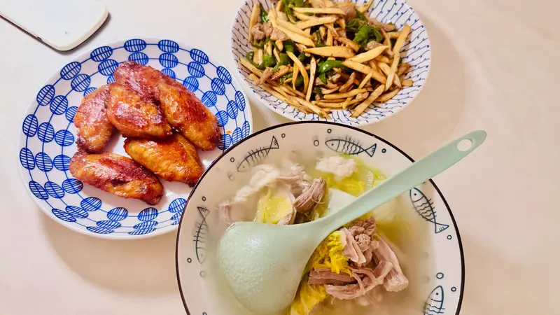 一日三餐，食材简单，自己烧的更美味