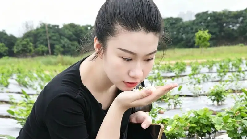 闽侯竹岐荒芜滩地变身赏花点