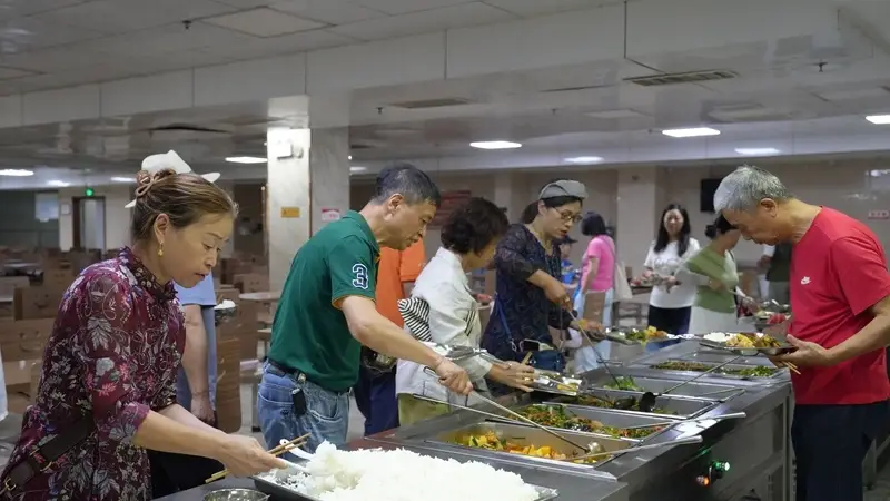 百里杜鹃：开放共享食堂 绘就避暑民生暖心画卷