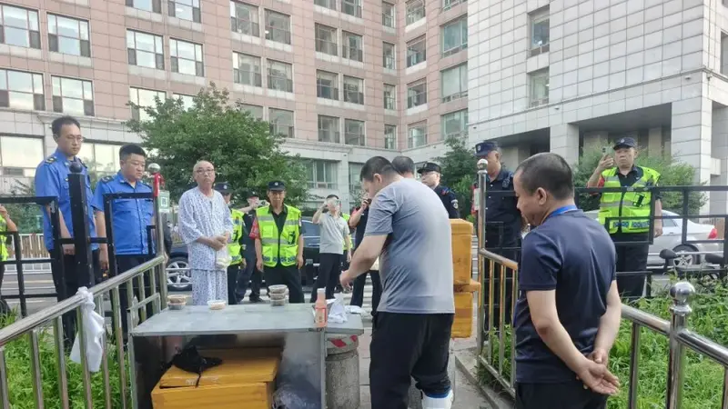 朝阳公园严格整治占道经营 整治以爱护游园环境