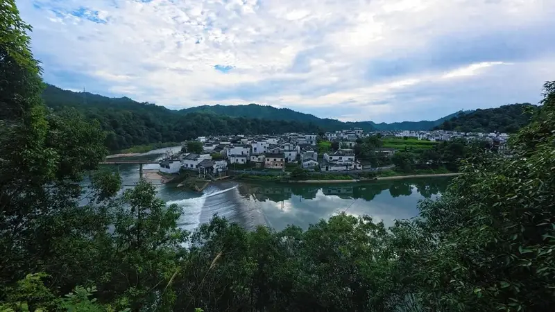 百万粉丝体验婺源慢生活：深度民宿之旅探索徽州风情