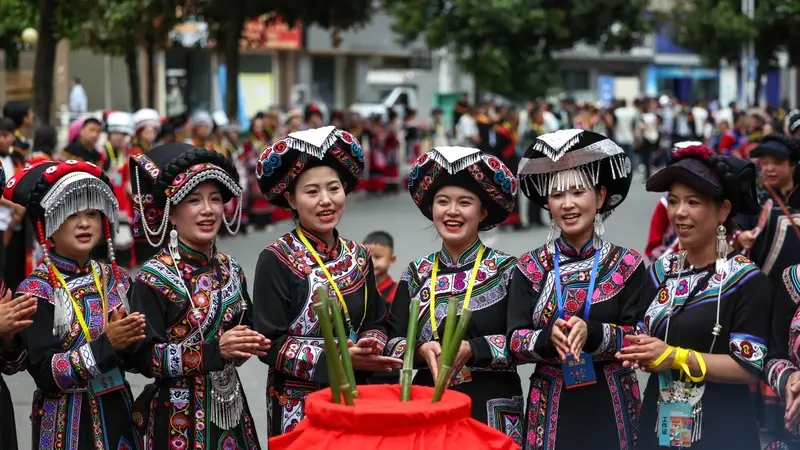 乌蒙古城燃火把 毕节21℃凉夏浸满文艺风情