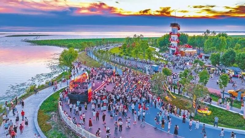 惠民音乐会点亮洪湖夏夜